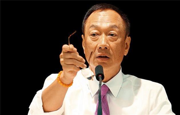 鴻海工程師大聲嗆郭台銘：「為什麼爆肝是我，首富卻是你？」沒想到郭董3句話就讓他羞愧了臉！ 