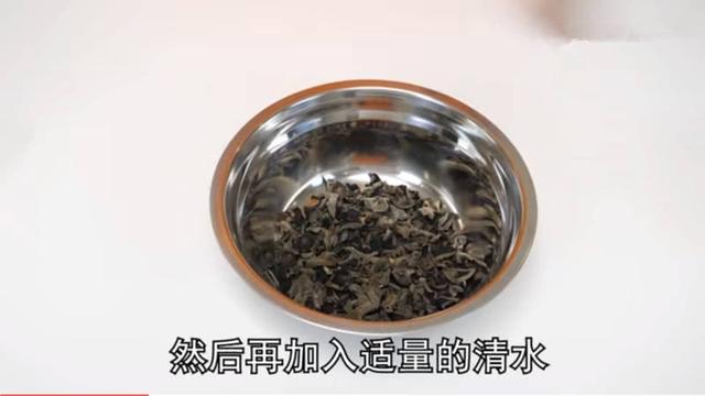 別再用熱水泡木耳了！學會這個小竅門，5分鐘全泡開，省時又省事！ 
