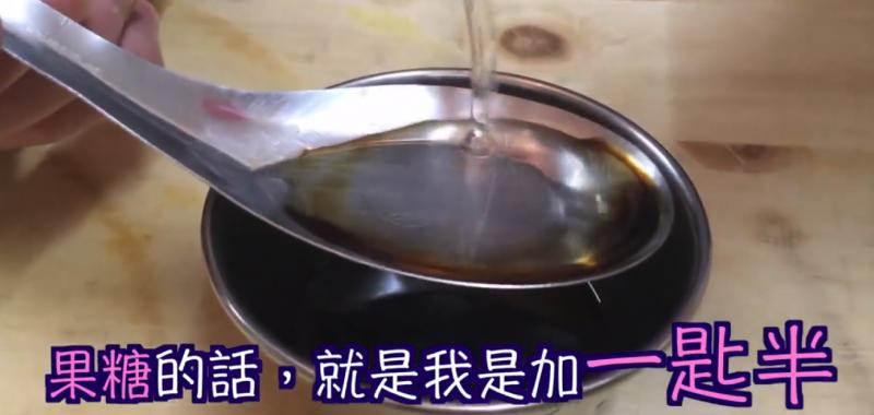 別再買一大罐沙拉醬回家放到過期啦！手把手教你做出「和風沙拉醬」，只要4個醬混合隨時都能吃！ 
