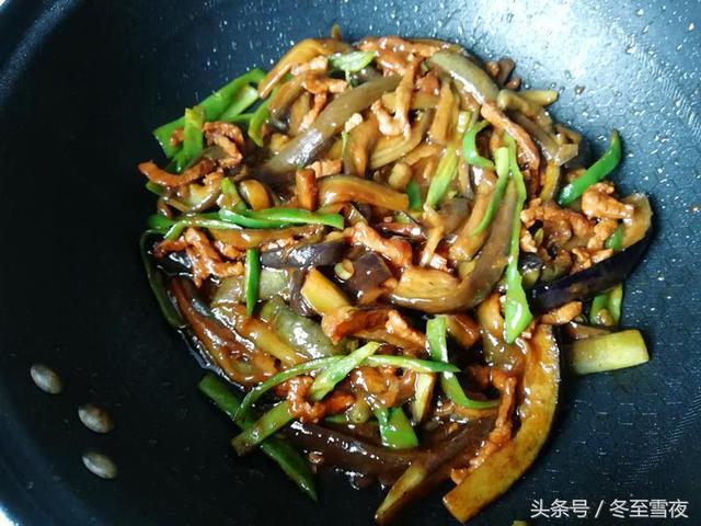 茄子的家常做法，只多做這一步，不用油炸，不油膩，好吃到停不下來！ 