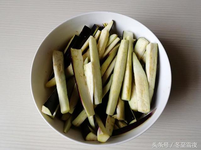茄子的家常做法，只多做這一步，不用油炸，不油膩，好吃到停不下來！ 