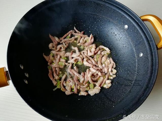 茄子的家常做法，只多做這一步，不用油炸，不油膩，好吃到停不下來！ 