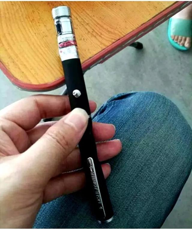 幾秒就能致瞎！12歲娃被晃一下幾乎失明！別再亂玩 