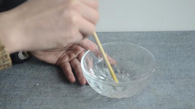 「白醋加食鹽」沒想到這麼厲害，放在家裡 解決了家家戶戶困擾的問題！
