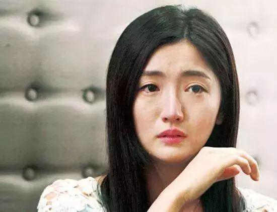 女星因當小三星途盡毀 父親吞槍自殺，如今變這這樣…