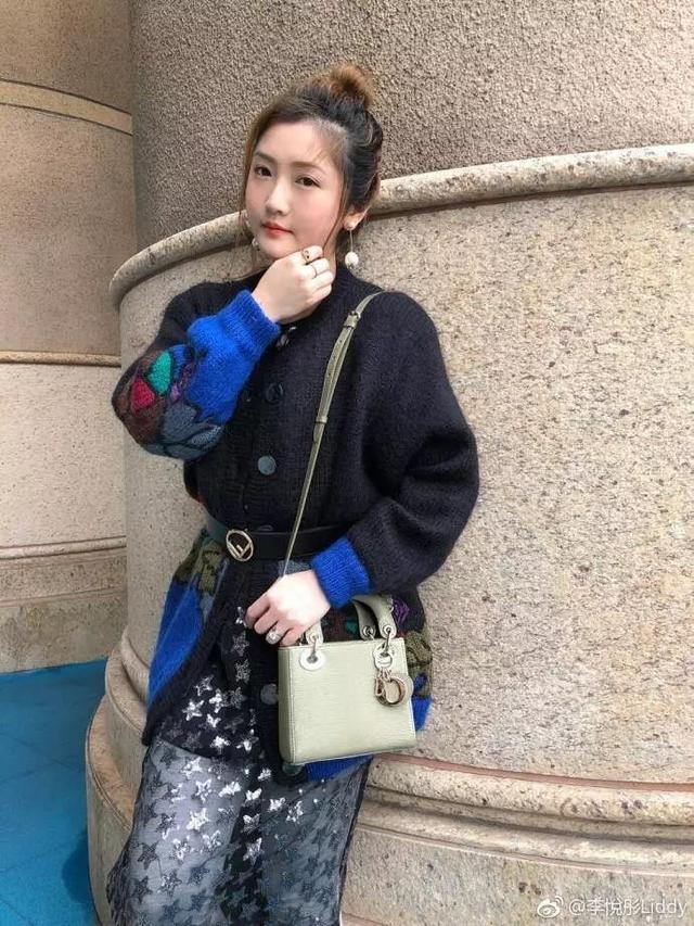 女星因當小三星途盡毀 父親吞槍自殺，如今變這這樣…