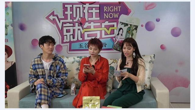 張衛健妻子近照，背景大到不像話，網友：難怪一直不願公開！