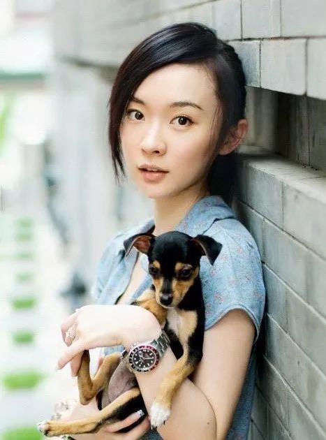 嗯哼媽曾被罵「脫星」6年沒戲拍，還未婚先孕「胖到80公斤」...如今狂瘦回春如少女羨煞眾人！