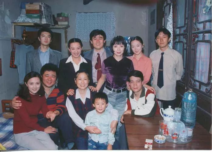 嗯哼媽曾被罵「脫星」6年沒戲拍，還未婚先孕「胖到80公斤」...如今狂瘦回春如少女羨煞眾人！