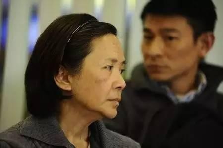 她年近70歲「子女各自享福」都不管她，劉德華得知後霸氣喊話：「我養妳一輩子！」 