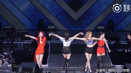女團BLACKPINK表演到一半突然被請下舞台：心疼四個一臉懵的女孩 