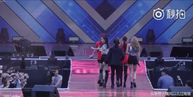 女團BLACKPINK表演到一半突然被請下舞台：心疼四個一臉懵的女孩 