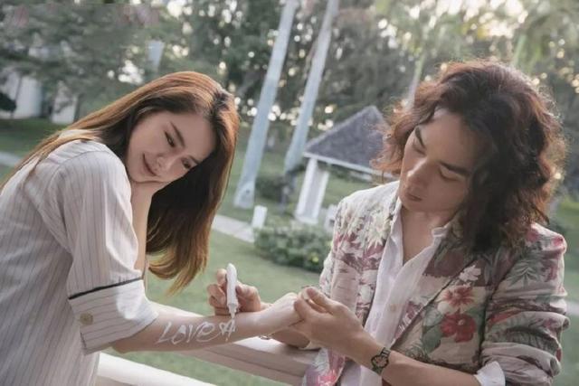 戚薇與老公李承鉉在國外旅遊，大片級的遊客照，網友表示：羨慕 