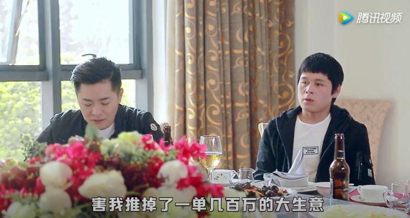 同學會上大家爭相巴結「嫁給大老闆的校花」，沒想到當她說出…瞬間看出人情冷暖！ 