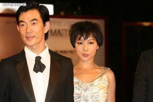 任賢齊的妻子終曝光，長成這模樣，難怪任賢齊至今不願公開她！