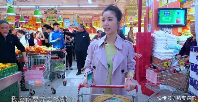 林心如進超市被一眼認出，買個菜保鏢全程護著，但一個彎腰被暖到！