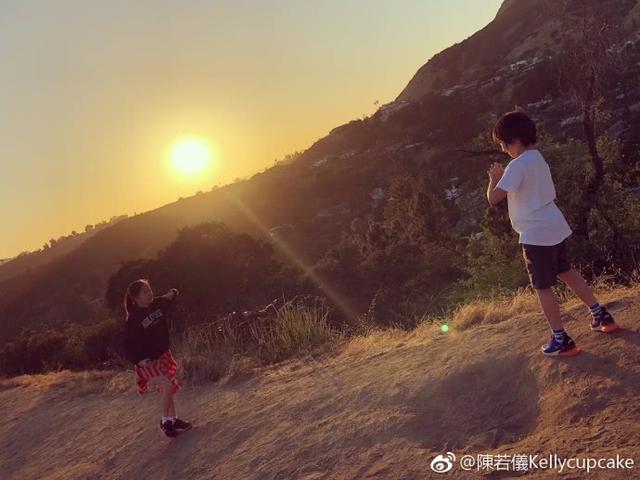 鍾麗緹林志穎兩家合體旅遊，考拉姐妹和kimi全都長大了！