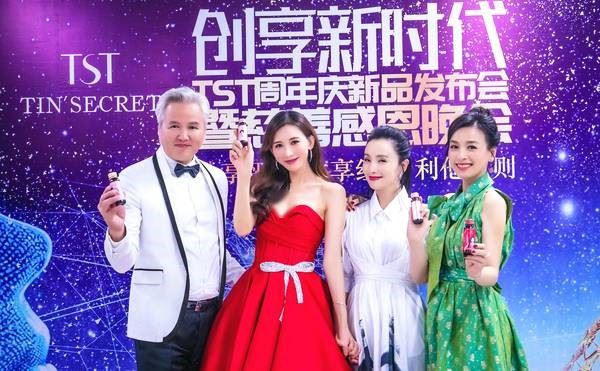 林志玲打扮成「兔女郎」參加活動，網友們看後紛紛不淡定了！