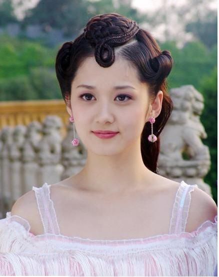 比楊冪還火，美過范冰冰，但被封殺10年，如今現身菜市場成這樣！ 