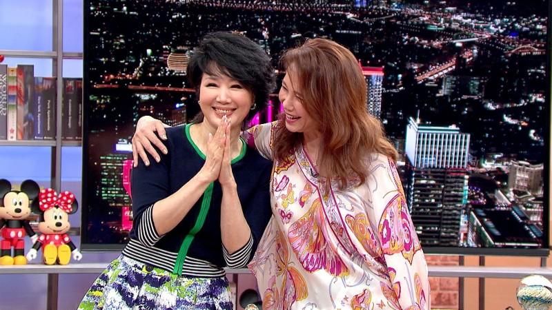 58歲馬世莉終於說出「堅決不婚」原因！原來歷經「父母離世、家人男友全出走」的她 