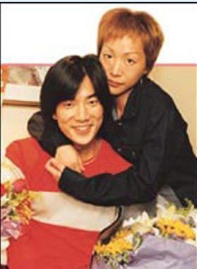 50歲的任賢齊一雙兒女顏值爆表，他的妻子卻。。。！ 