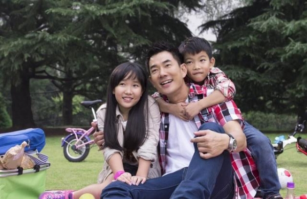 50歲的任賢齊一雙兒女顏值爆表，他的妻子卻。。。！ 