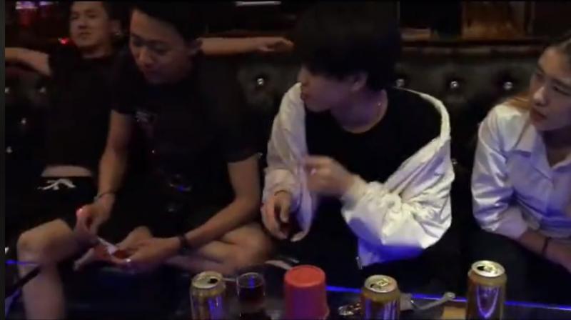 富二代為了證明「朋友是真心的」決定測試兄弟，他假裝沒錢看病…結果卻是「他」來！ 