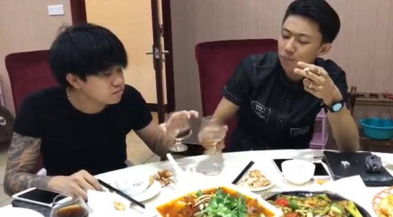 富二代為了證明「朋友是真心的」決定測試兄弟，他假裝沒錢看病…結果卻是「他」來！ 