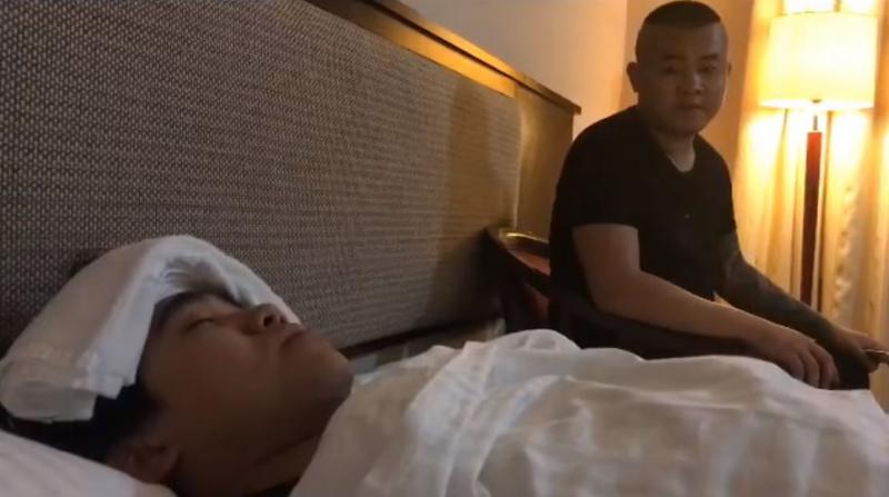 富二代為了證明「朋友是真心的」決定測試兄弟，他假裝沒錢看病…結果卻是「他」來！ 