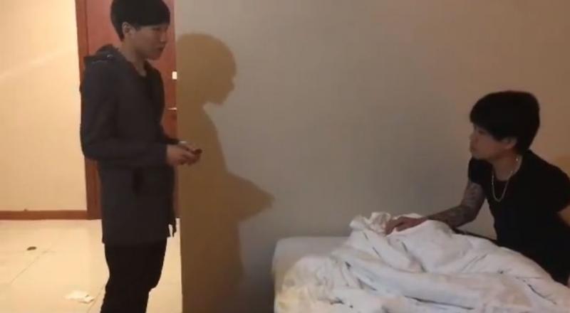 富二代為了證明「朋友是真心的」決定測試兄弟，他假裝沒錢看病…結果卻是「他」來！ 