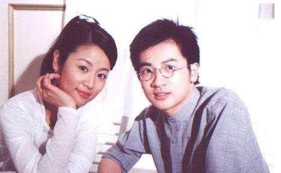 林心如曾愛他8年，他卻愛上她的閨蜜，如今57歲依舊單身成糟老頭！
