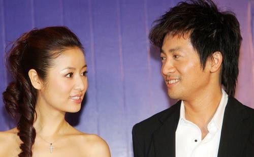 林心如曾愛他8年，他卻愛上她的閨蜜，如今57歲依舊單身成糟老頭！