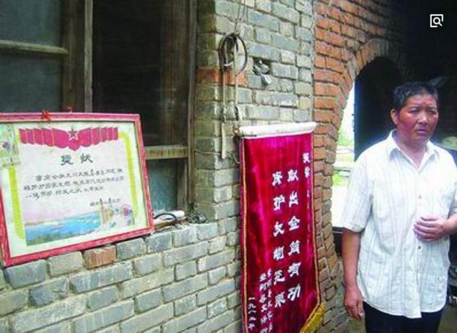 農民上山採藥撿到一枚金屬片，國家無償收走，現在成國寶，禁止對外展出！ 