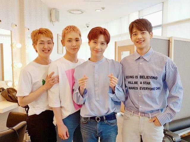 SHINee笑著提金鐘鉉「飯台上依舊有給他的香檳」 