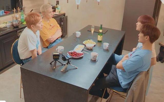 SHINee笑著提金鐘鉉「飯台上依舊有給他的香檳」 