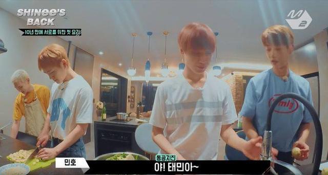 SHINee笑著提金鐘鉉「飯台上依舊有給他的香檳」 