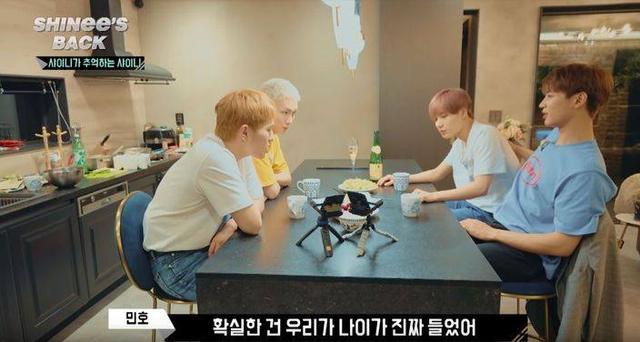 SHINee笑著提金鐘鉉「飯台上依舊有給他的香檳」 
