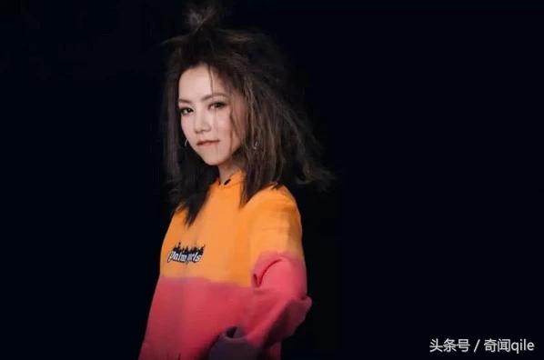 鄧紫棋狠心捨棄皮褲，新造型回歸殺馬特，粉絲：瞬間年輕20歲！