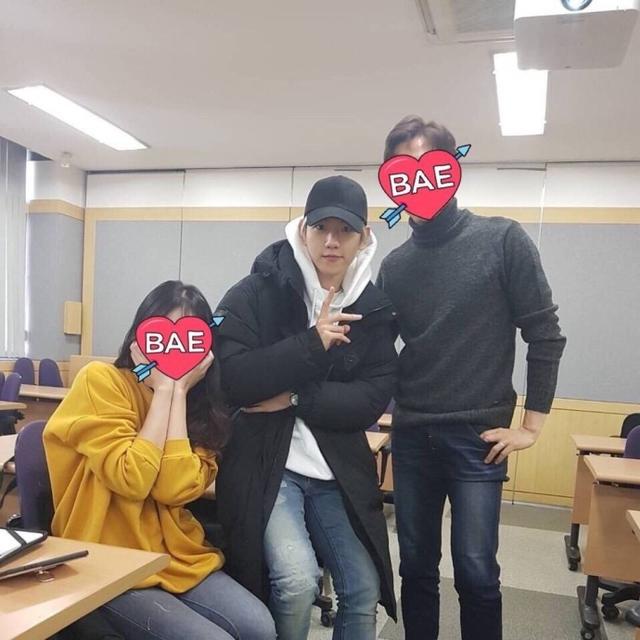 「EXO」「新聞」 如果下輩子不能當小啵的女友，我選擇當校友！ 