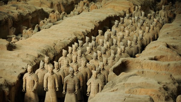 農民建房子挖出超大古墓，出土一物嚇哭村民，墓主人還有這種嚮往！ 