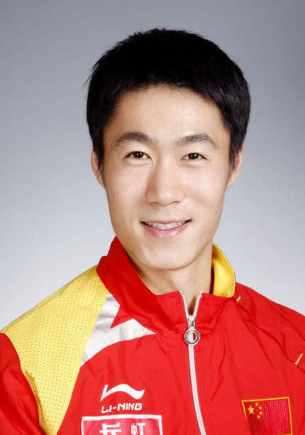 他是趙薇的初戀男友，聽父母話和她分手，如今40歲娶了名這樣的老婆！