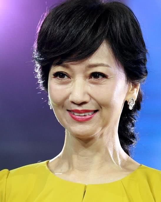 趙雅芝終於有了62歲該有的樣子，網友：這樣很真實，但接受不了！