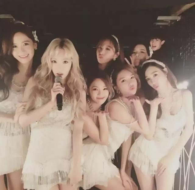 EXO燦烈和Red Velvet Wendy合照被熱議，難道蟲子沒有被發現嗎？ 