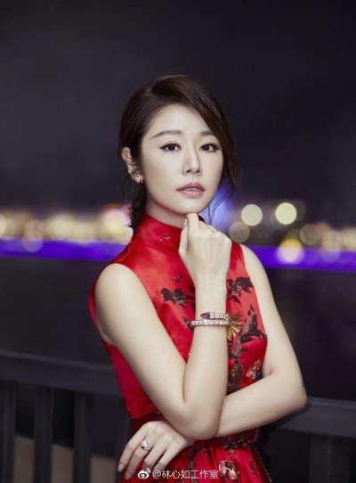 周董演唱會一張票4500 他全程手機看世足 女友氣炸 
