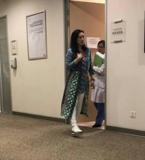 三婚女明星，45歲帶3個小孩改嫁，今和小12歲老公努力拚生兒子 