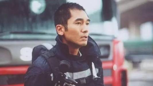 55歲方中信近照，妻子因成龍被吐槽太醜，挑戰「弱智」成自己夢想 
