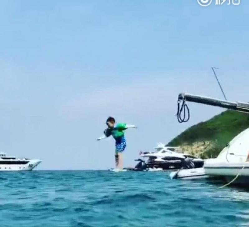 應采兒生日當天，Jasper跳海!? 網友心疼Jasper直呼：「山雞哥的女人不好惹，也只有親媽才這樣！」 