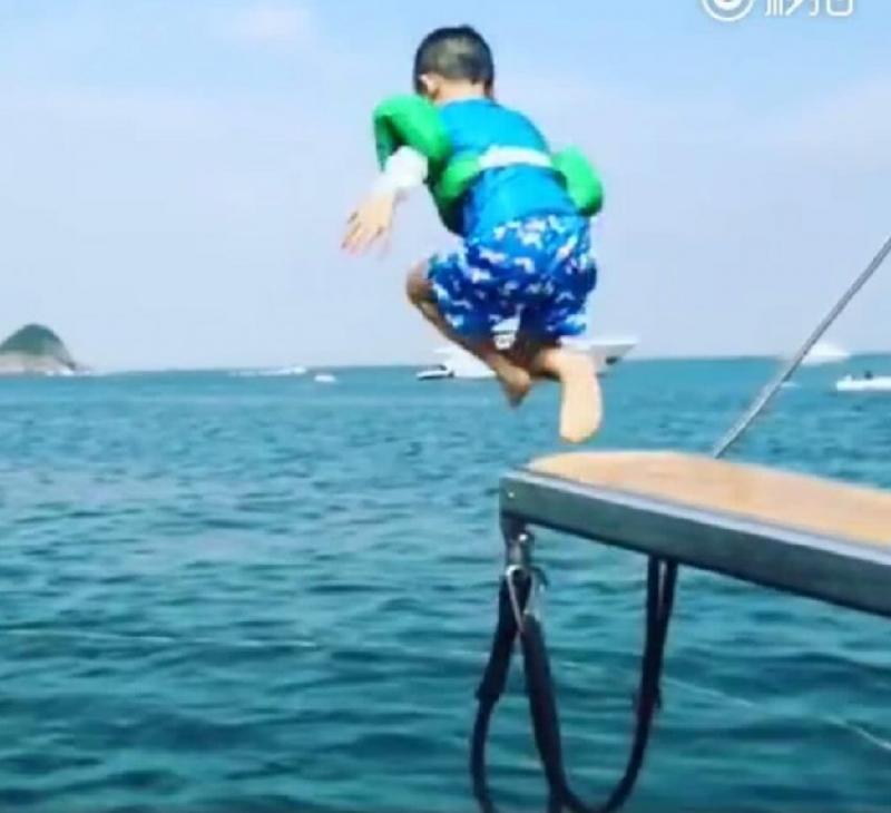 應采兒生日當天，Jasper跳海!? 網友心疼Jasper直呼：「山雞哥的女人不好惹，也只有親媽才這樣！」 