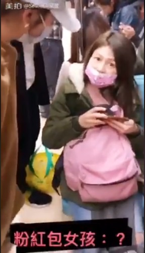 捷運上看影片突然被打斷，抬頭一看竟是「女偶像」粉絲瞬間驚呆！這些明星都好親民！ 