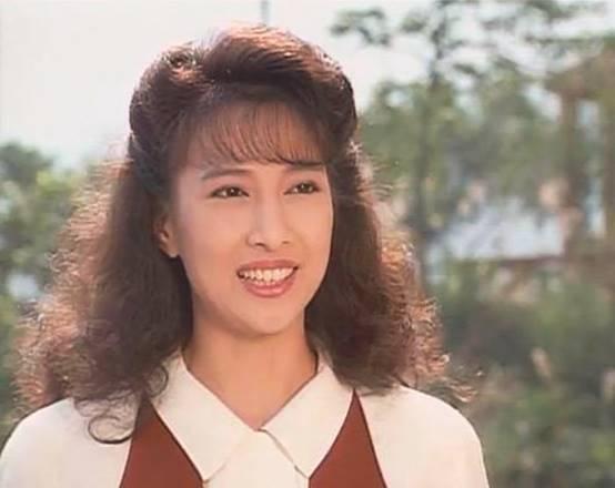 19歲出道成國際巨星，嫁入豪門遭冷落40年，獨吞百億資產卻被人叫好！